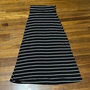 LnL Black and White Striped Women's Maxi Skirt, Medium